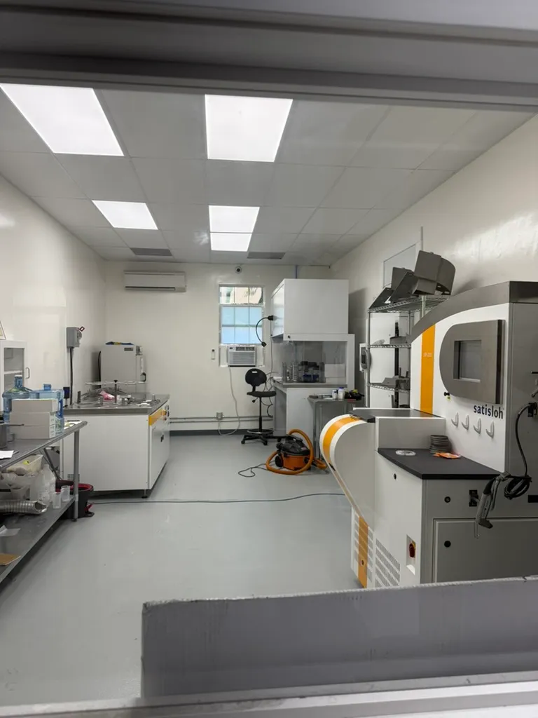 Satisloh lens generator in the ITFIT surfacing room